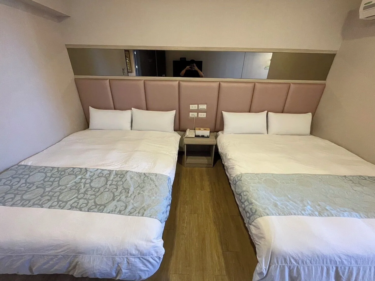 客房:不大,但配色乾淨