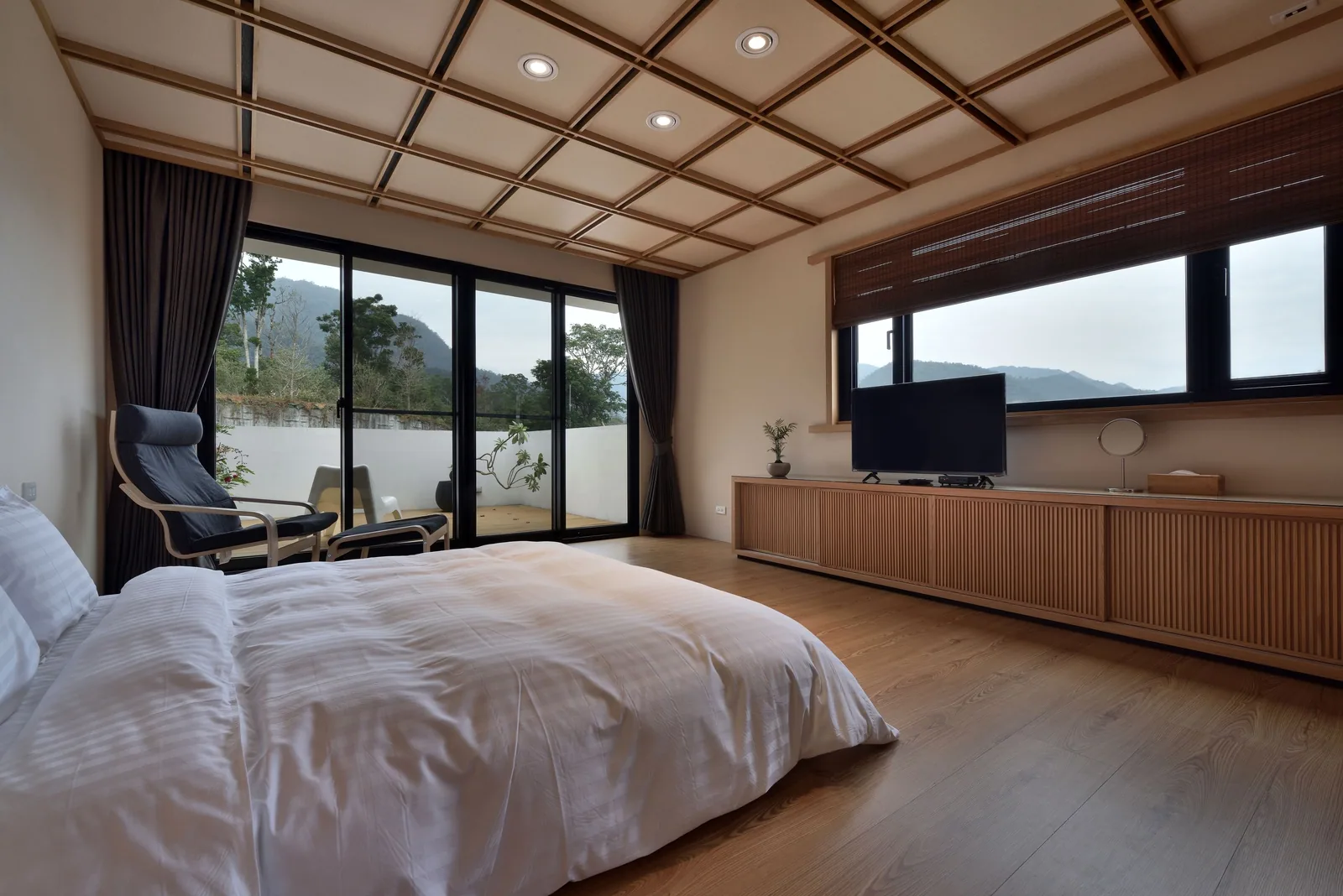 房型:木頭、大窗,其餘全部拿掉