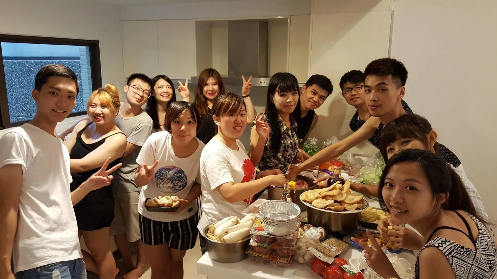 照片裡的住客都在做什麼