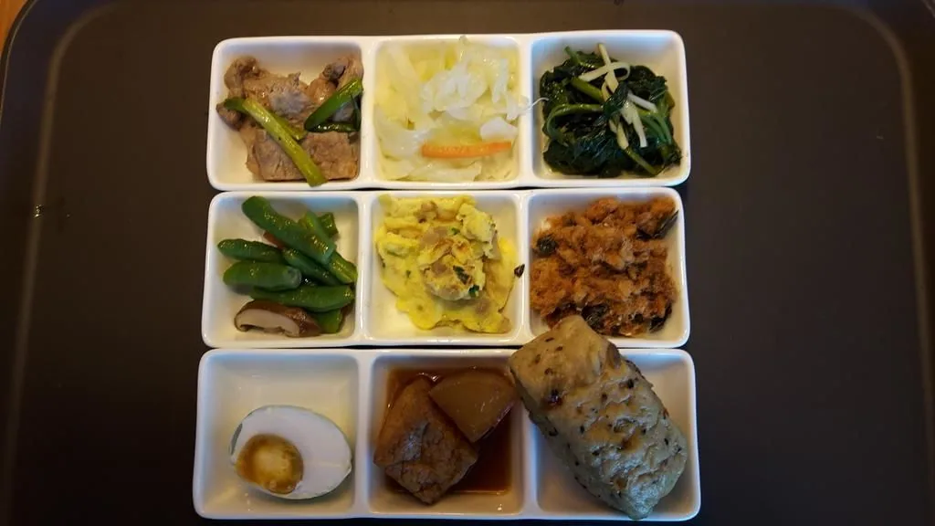 早餐是九宮格,不是自助吧