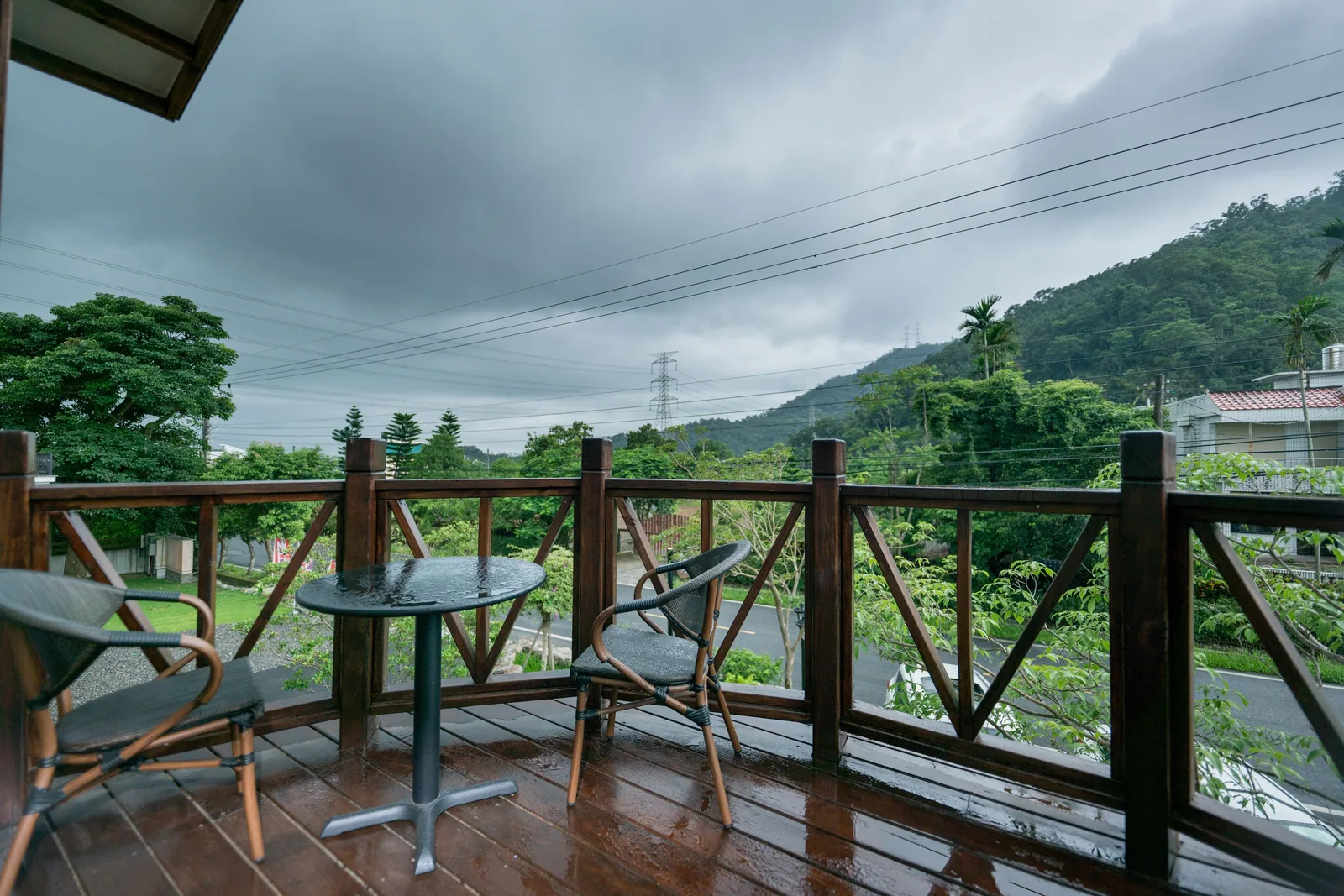 露台、石牆庭院與山景