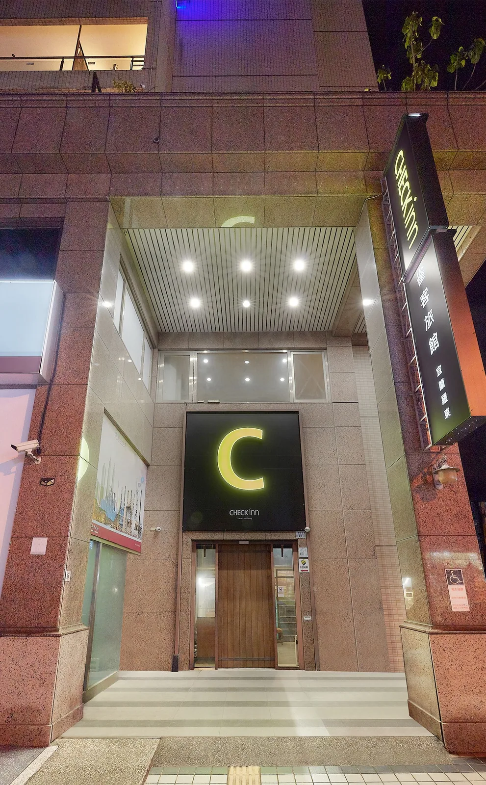 建築外觀與大廳動線