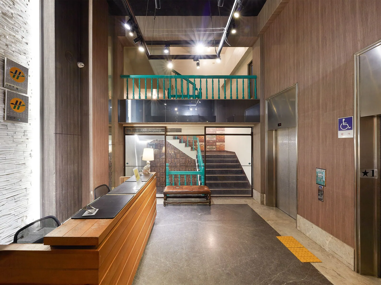 建築外觀與大廳動線