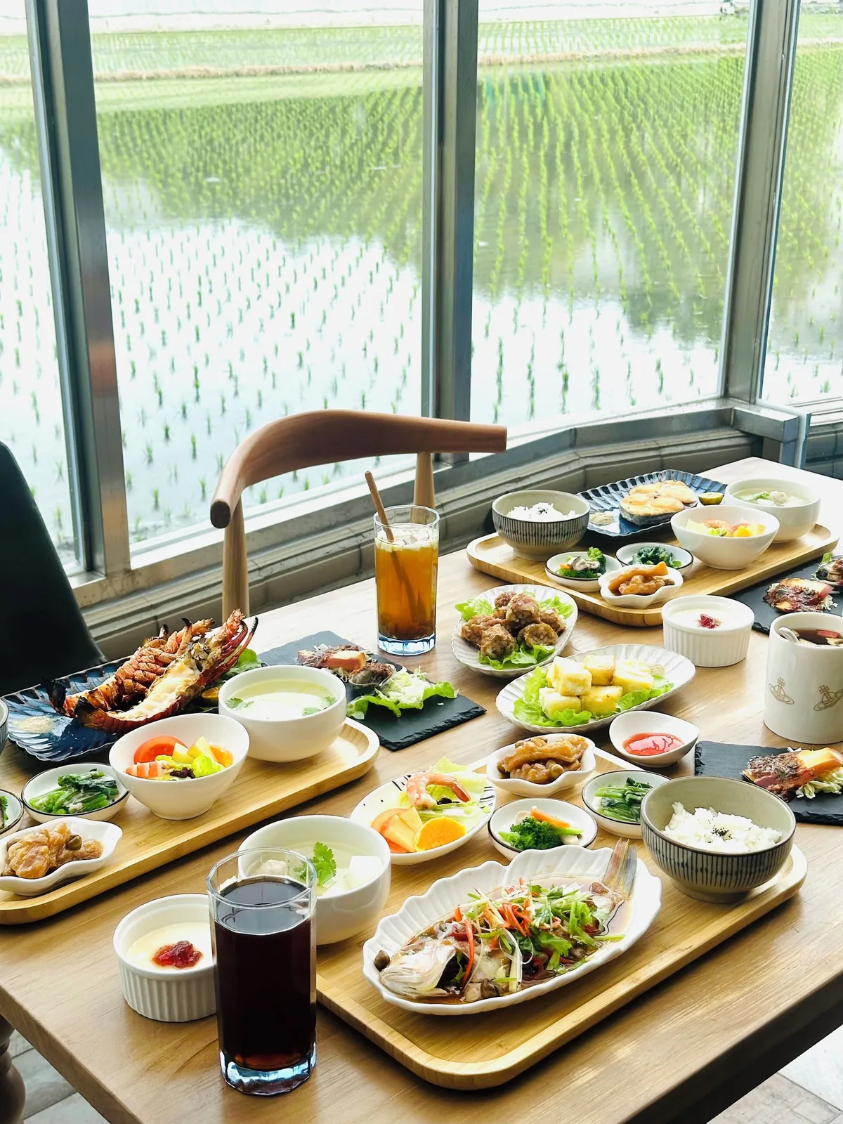 玻璃餐廳與早餐