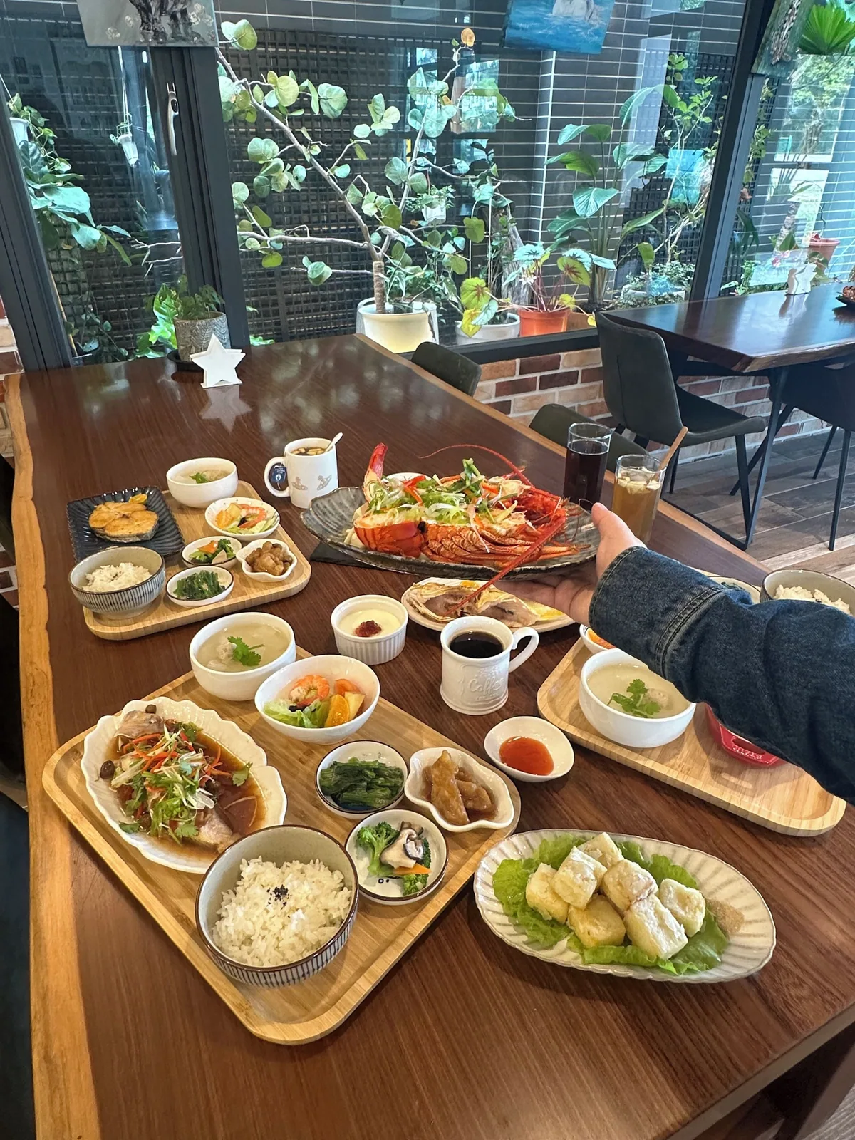 玻璃餐廳與早餐