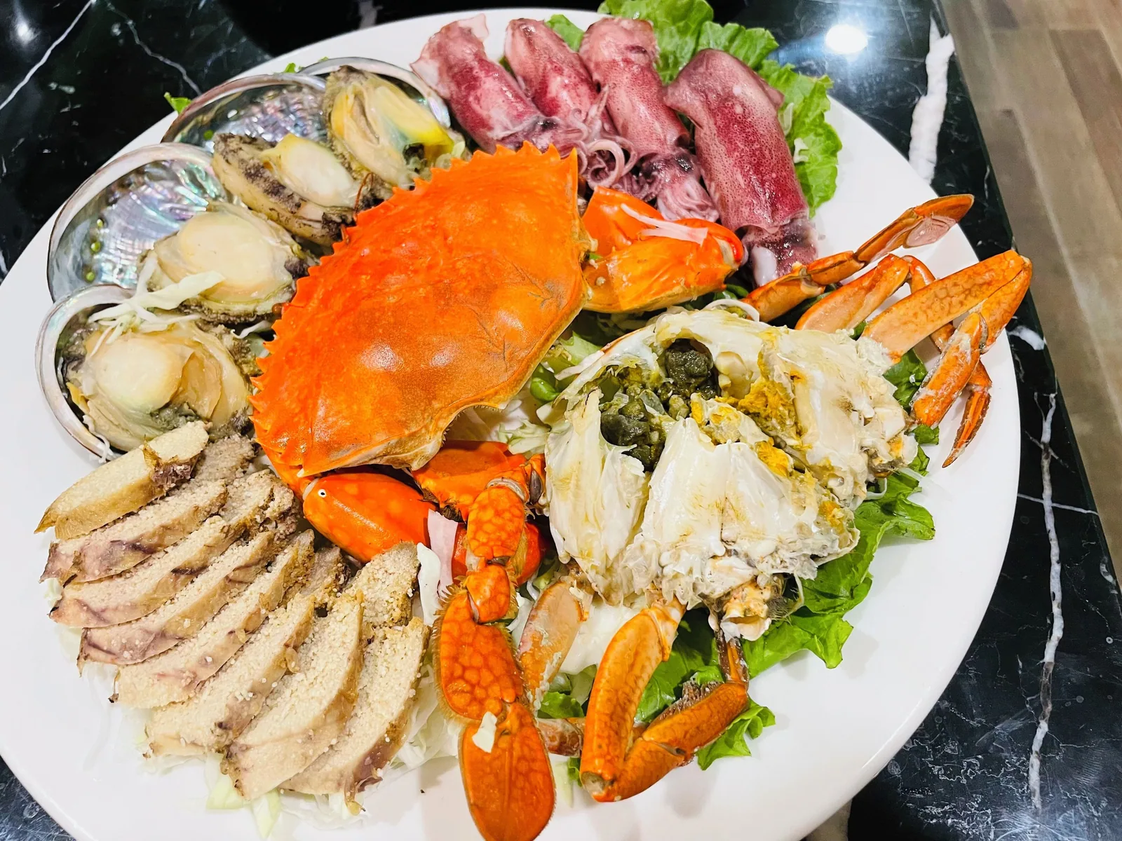 螃蟹與海鮮桌菜