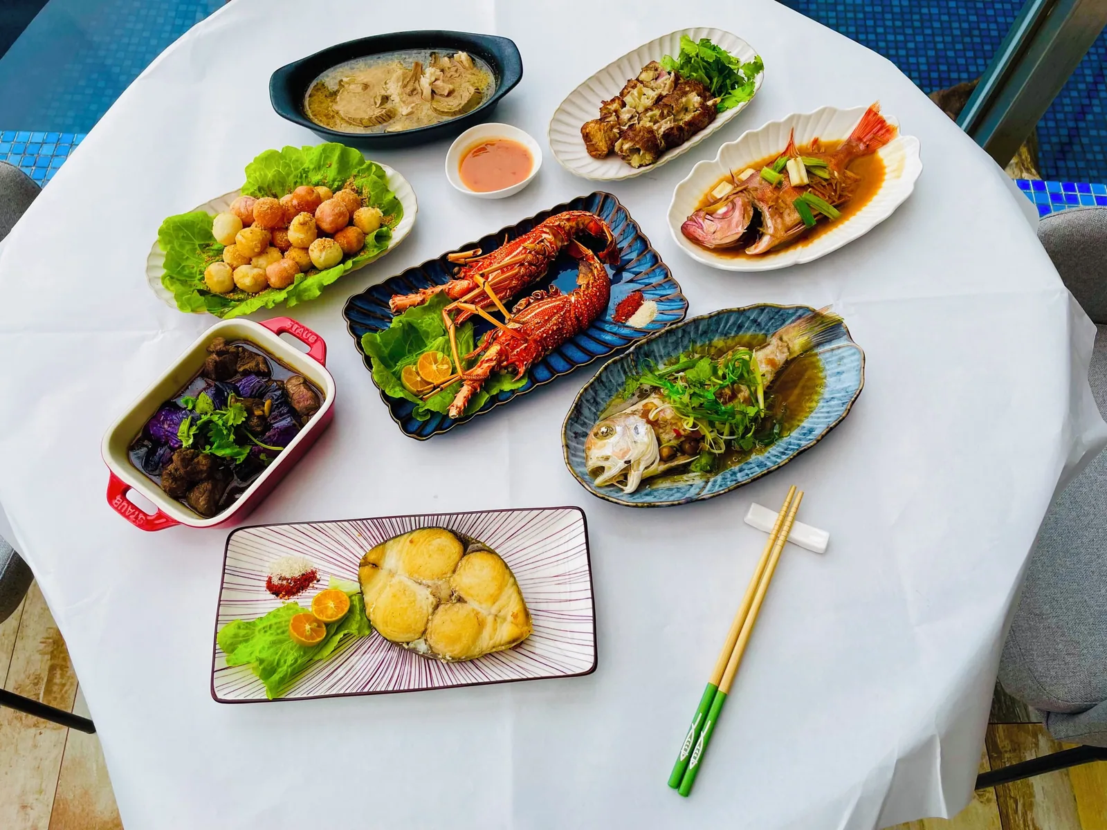 螃蟹與海鮮桌菜