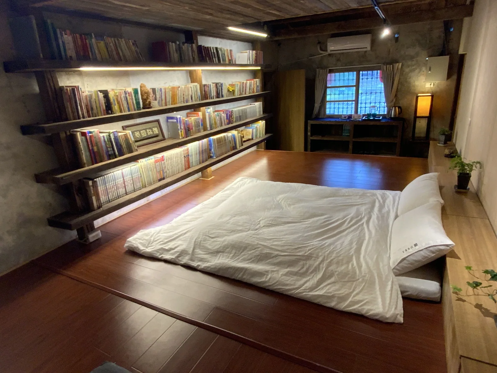 書牆、茶席與古董家具