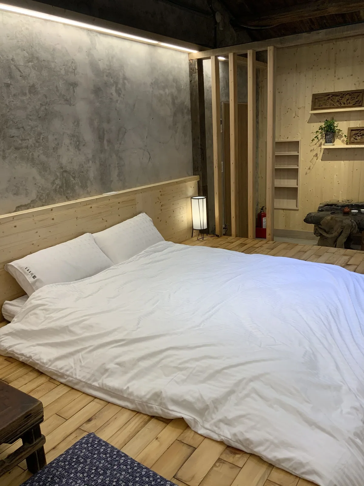 窗外:山邊的綠