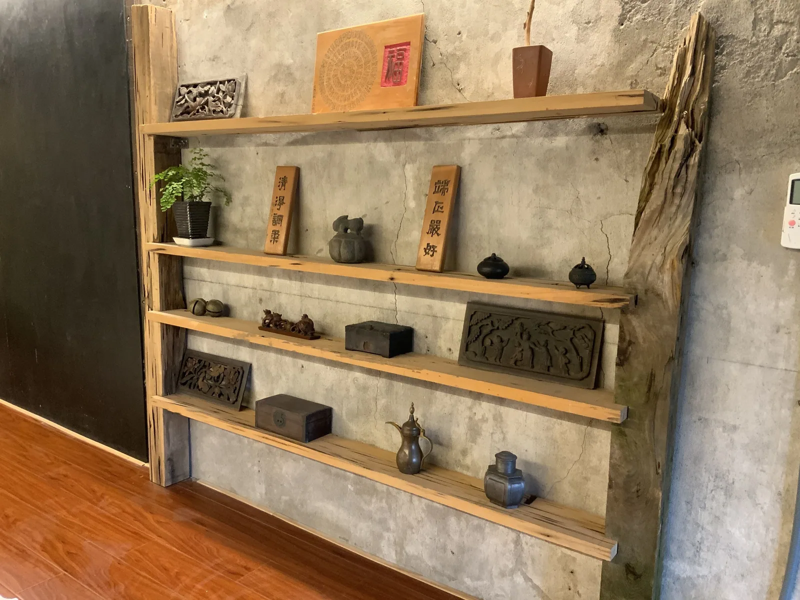 書牆、茶席與古董家具