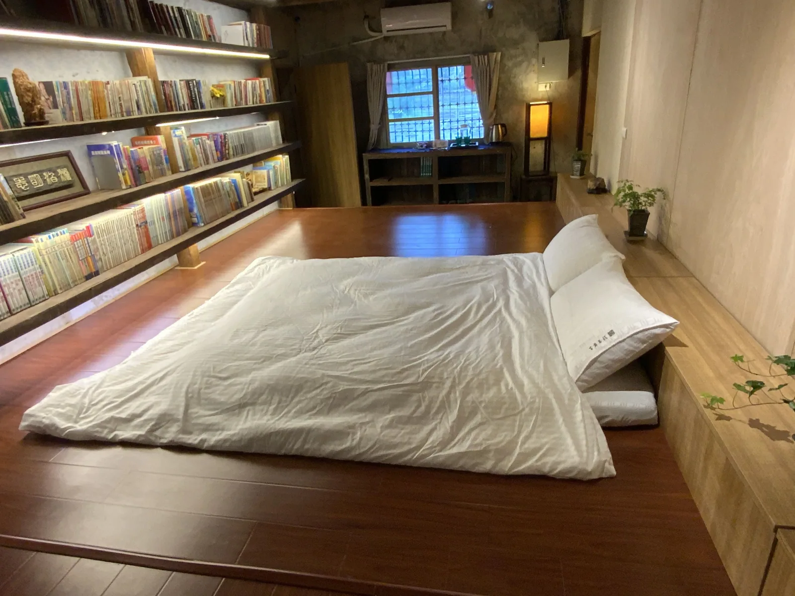 書牆、茶席與古董家具