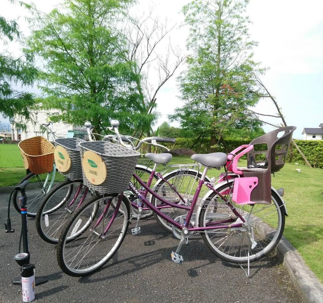 戶外戲水池與腳踏車