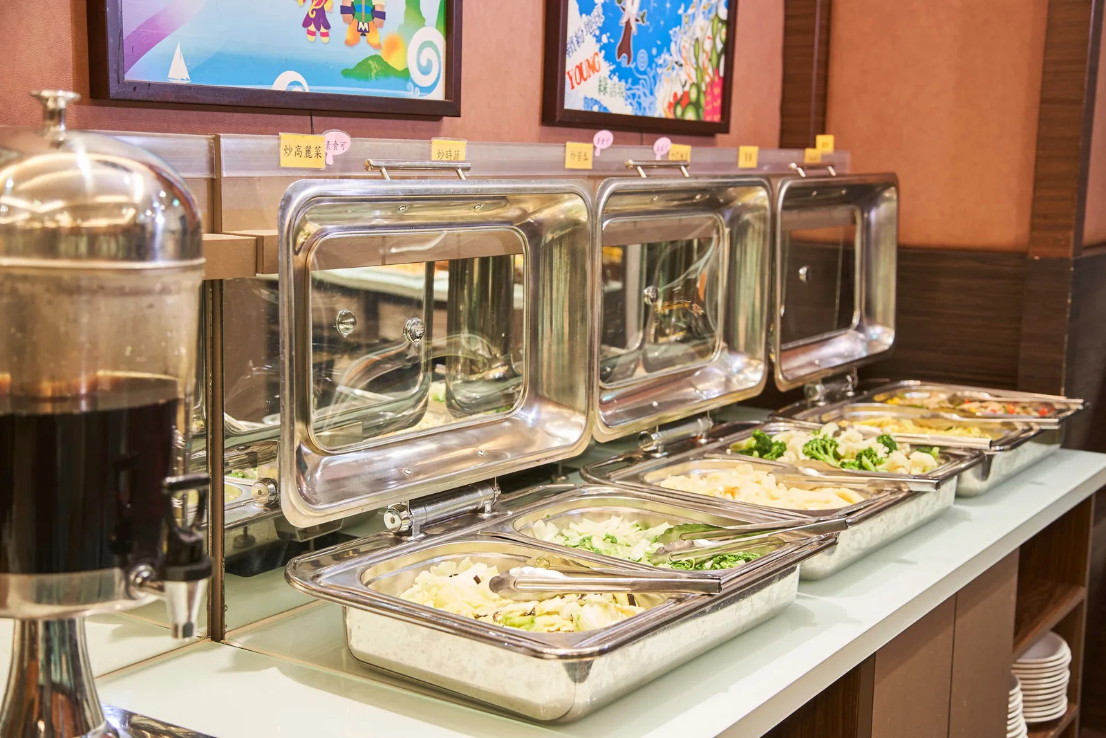 餐廳、自助餐檯與宴會廳